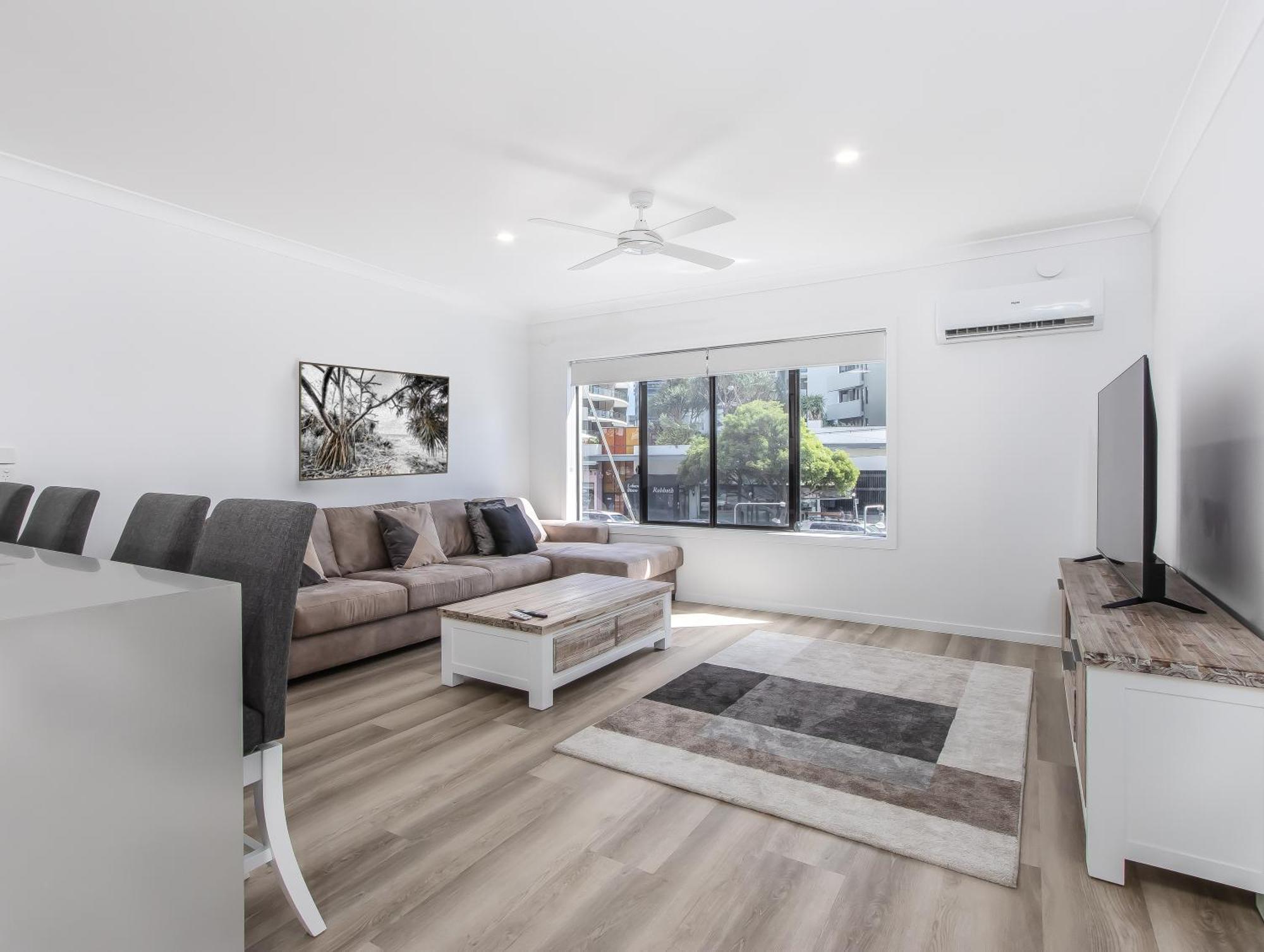 Apartment The Laneway By Burleigh Letting Company